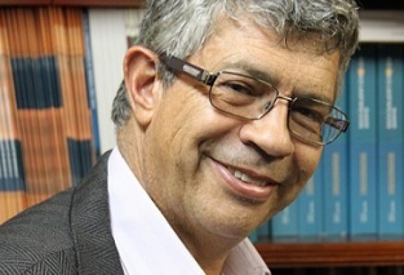 Reconocimiento a Jorge Iván González por su posesión como miembro de número de la Academia Colombiana de Ciencias Económicas (Acce)